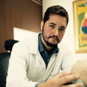 Dr. Lucas Magno de Lacerda Martins - Neurocirurgia e Cirurgia da Coluna