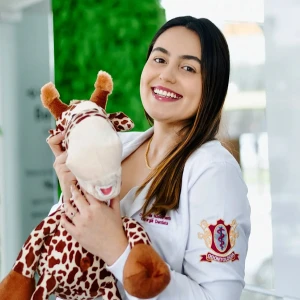 Dra. Gabriella Nascimento. Odontopediatria, sedação e ortodontia infantil - Atendimento 24 horas.