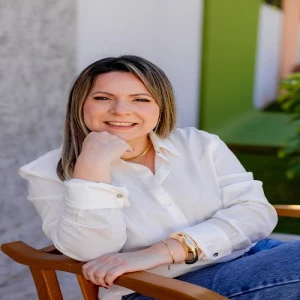 Kelly Cândido da Silveira - Terapeuta Ocupacional