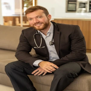 Dr. Helder Ribeiro é Especialista em doenças neuromusculares . Neurologia Geral para adultos