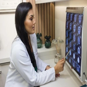 Dra. Alessandra Rodrigues Maier - Neuropediatra em Maringá