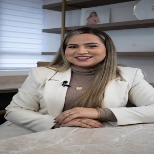Evelyn Roane – Fonoaudióloga em Curitiba | Voz Profissional e Linguagem Infantil