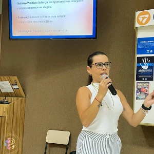 Joice Meneghetti Psicopedagogia Clínica e Institucional