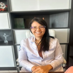 Dra. Cláudia Ferreira R. Leão - Neurologista Adulto e Infantil