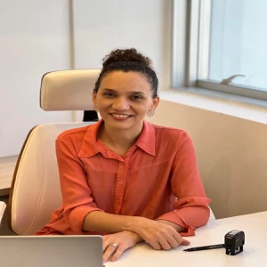 Dra. Lívia Sobrinho | Geneticista e Especialidade em Belo Horizonte
