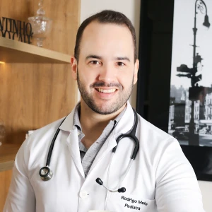 Dr. Rodrigo Melo - Pediatra em Maringá | Cuidados Infantis | Consulta de Rotina | Exames Pediátricos