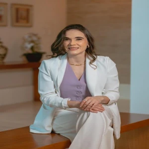 Dra. Letícia Passos