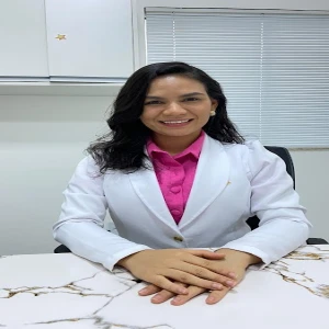 Dra. Iasmin Martins - Pediatra