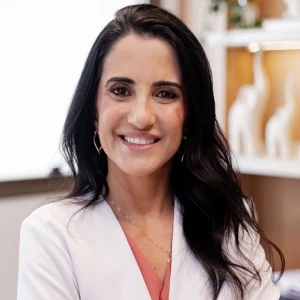 Dra. Juliana Lobo - Pediatra em Niterói | Neonatologista | Consultório Pediátrico | Atendimento Infantil