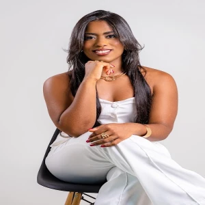 Nutricionista Lana Evelin Souza - Especialista em Saúde da Mulher, Nutrição Esportiva e Clínica