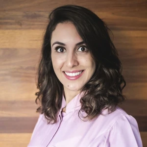 Dr. Camila Terra
